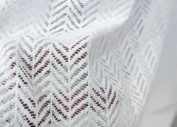 Firany i zasłony w codziennym wnętrzu