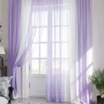 firana do sypialni w lawendowo-białym kolorze harmonia barw