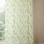 firana woalowa w zielone kwiaty do salonu