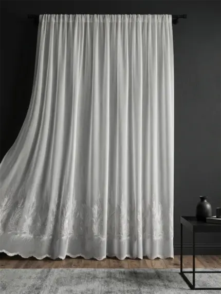 Biała firana bambusowa Aurora z haftem do salonu