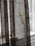 Dekoracyjna firana siatka wenge na karniszu