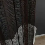 Firana siatka Viva wenge do nowoczesnego salonu